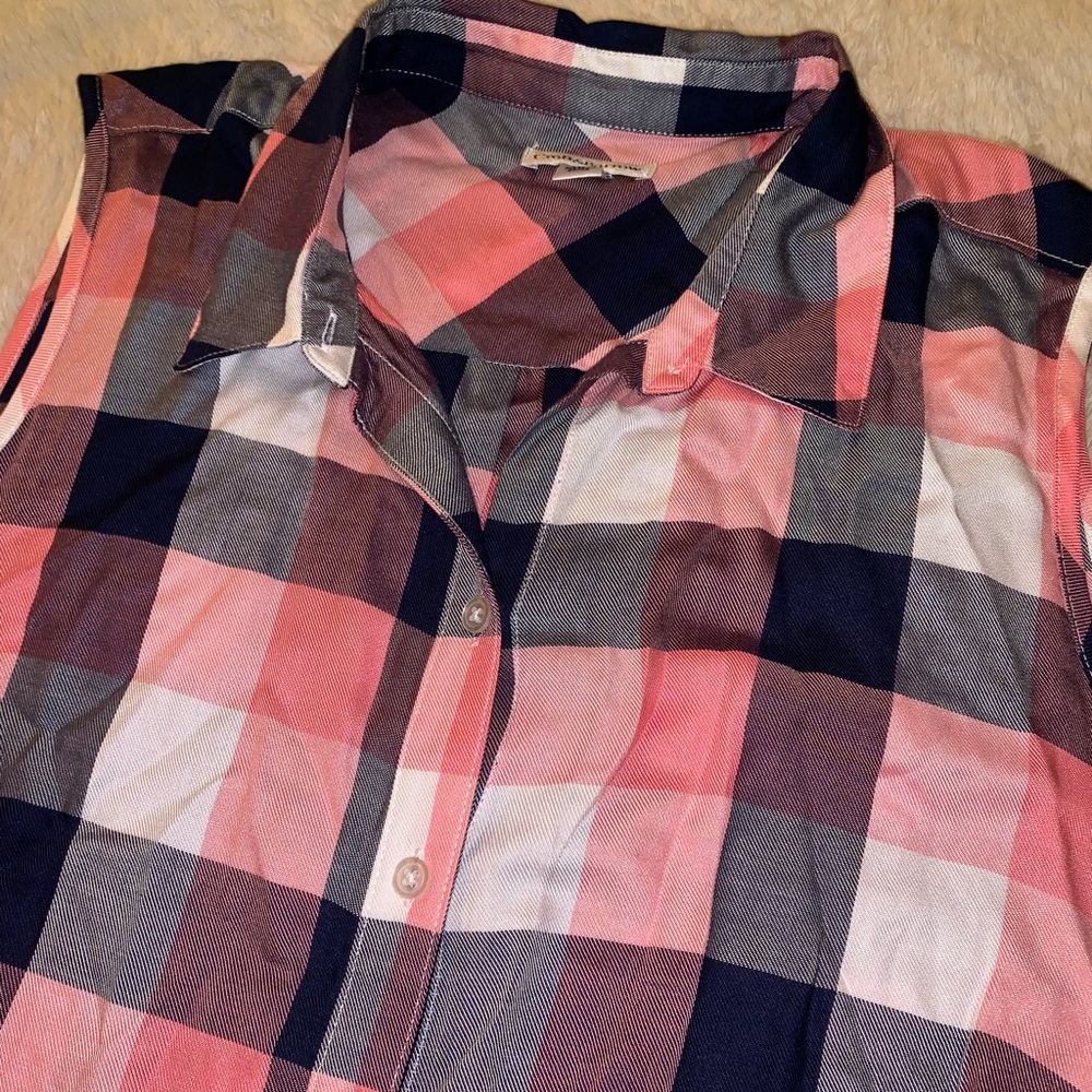 Checkered sleeveless button down tank top.